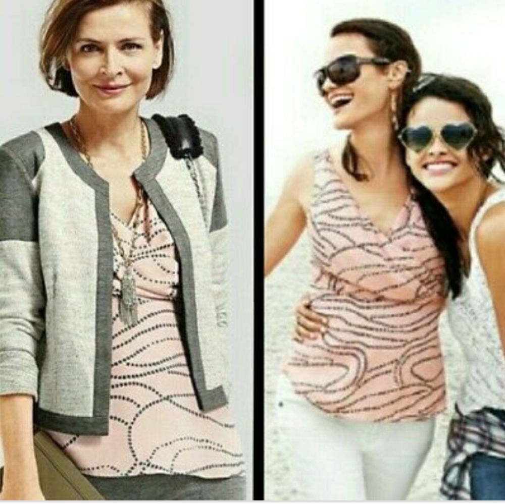 🌹 CAbi V Neck Tank - Picture 4 of 7